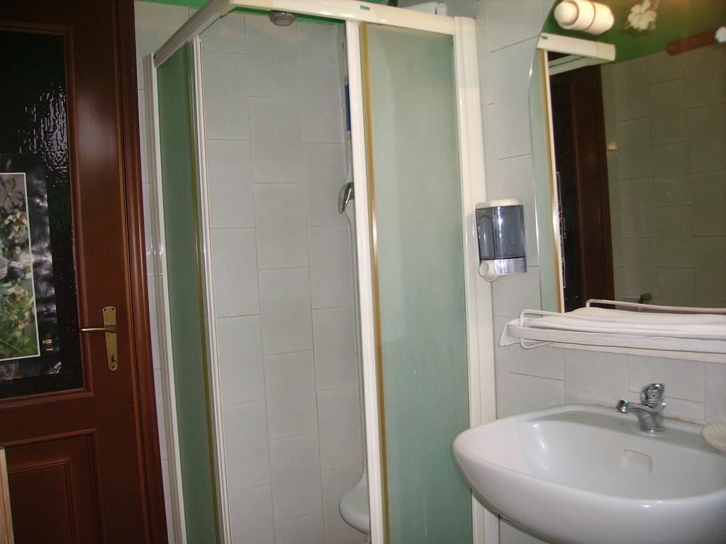 Star One Hotel Милано Стая снимка